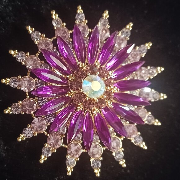 Gorgeous Purple Rhinestone Brooch - WHAT A LOOKER ! - Picture 3 of 4